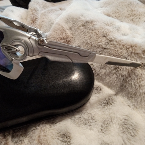 Customized Oakley jawbreakers with prism sapphire iridium lenses - Picture 2 of 5